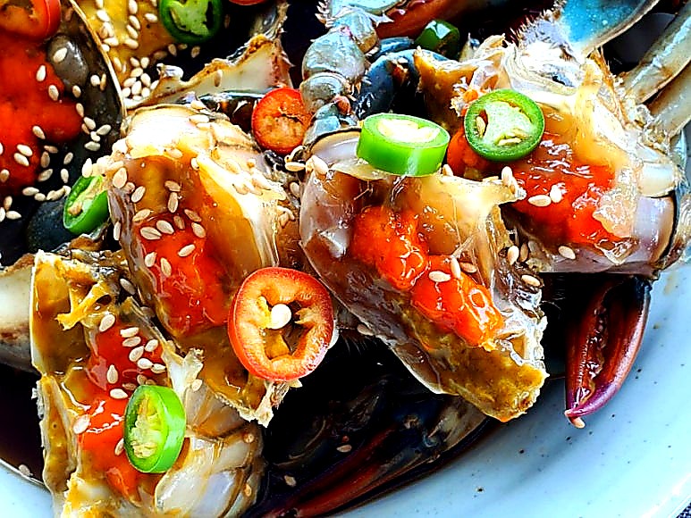 Opening cured crab shell