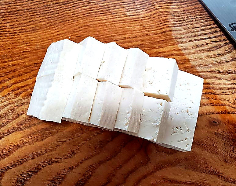 Slicing firm tofu blocks