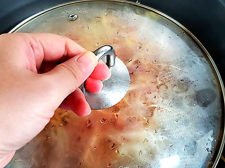 Covering pan for steam
